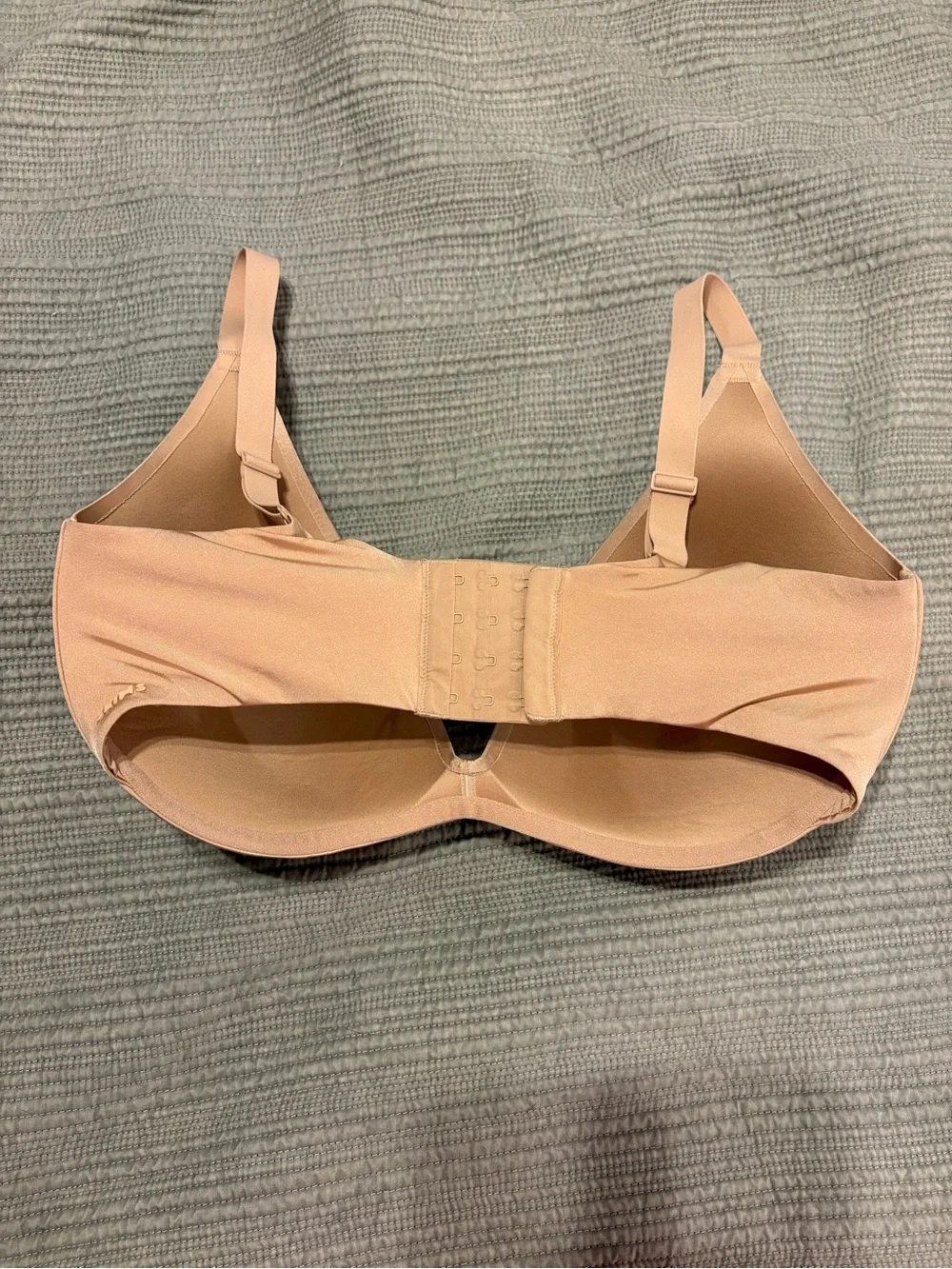 SKIMS Wireless Form Push-Up Plunge Bra 36DDD